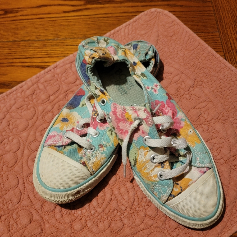 Bob's floral shoes